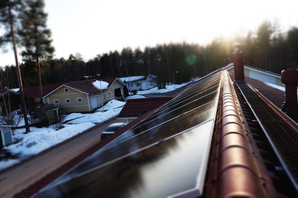 Aurinkopaneelijärjestelmä asennukset Kotka