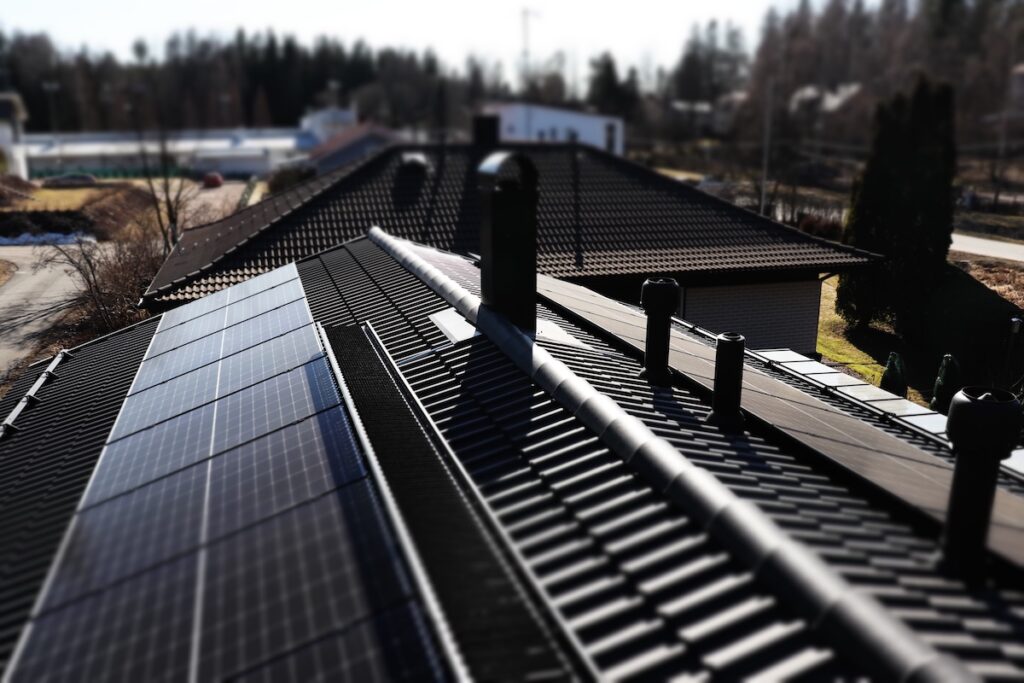 Aurinkosähköjärjestelmät omakotitaloihin Uudellamaalla | Enerion Oy