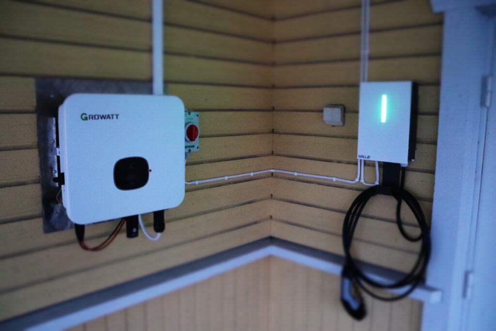 Sähköauton latauspisteasennus Uusimaa